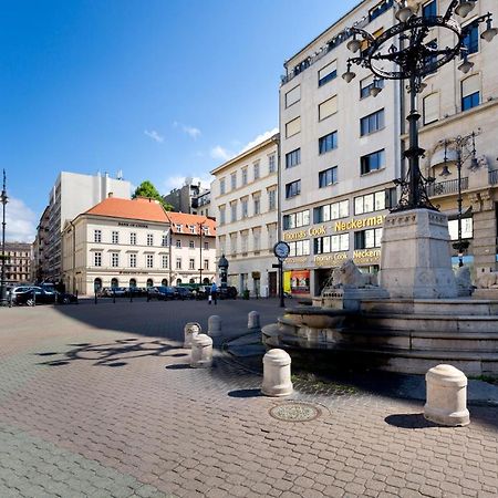 Budapest Central Square 2 Bedrooms Suite - Michaelides Voeroesmarty Square Residences Exterior photo
