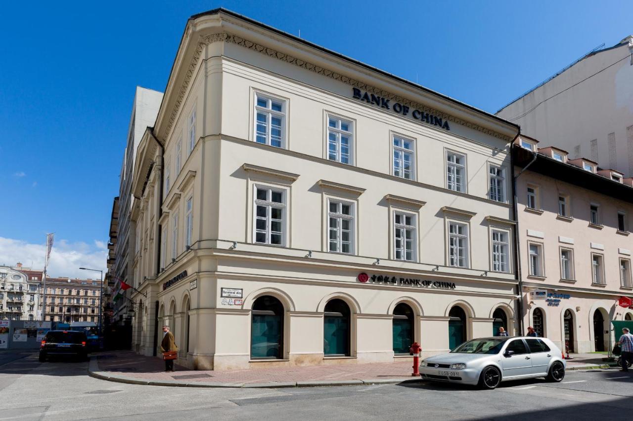 Budapest Central Square 2 Bedrooms Suite - Michaelides Voeroesmarty Square Residences Exterior photo