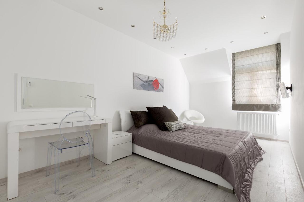 Budapest Central Square 2 Bedrooms Suite - Michaelides Voeroesmarty Square Residences Exterior photo