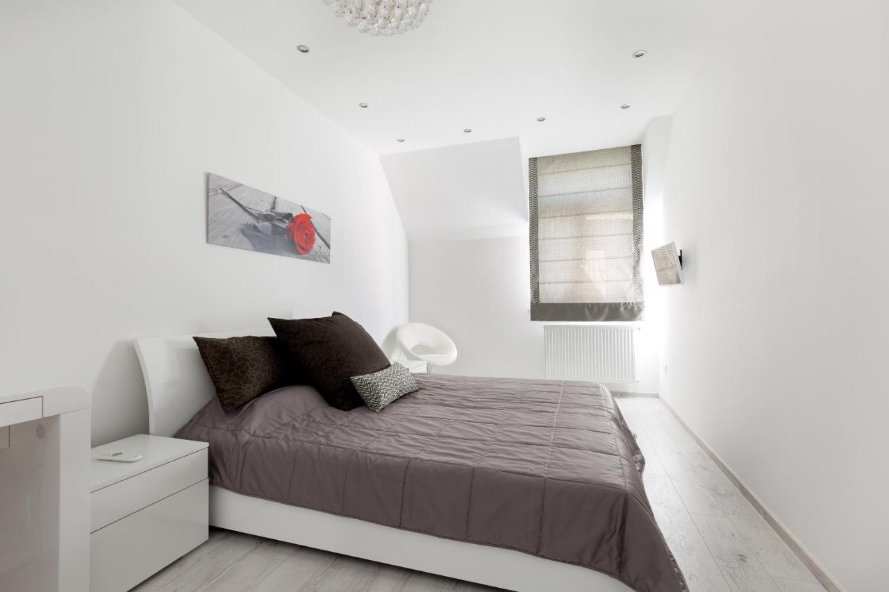 Budapest Central Square 2 Bedrooms Suite - Michaelides Voeroesmarty Square Residences Exterior photo