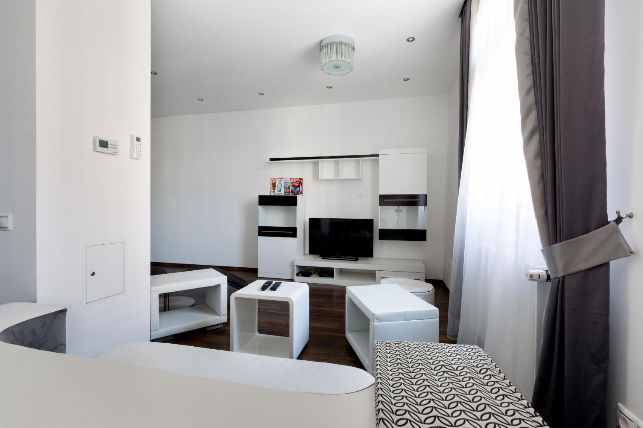Budapest Central Square 2 Bedrooms Suite - Michaelides Voeroesmarty Square Residences Exterior photo